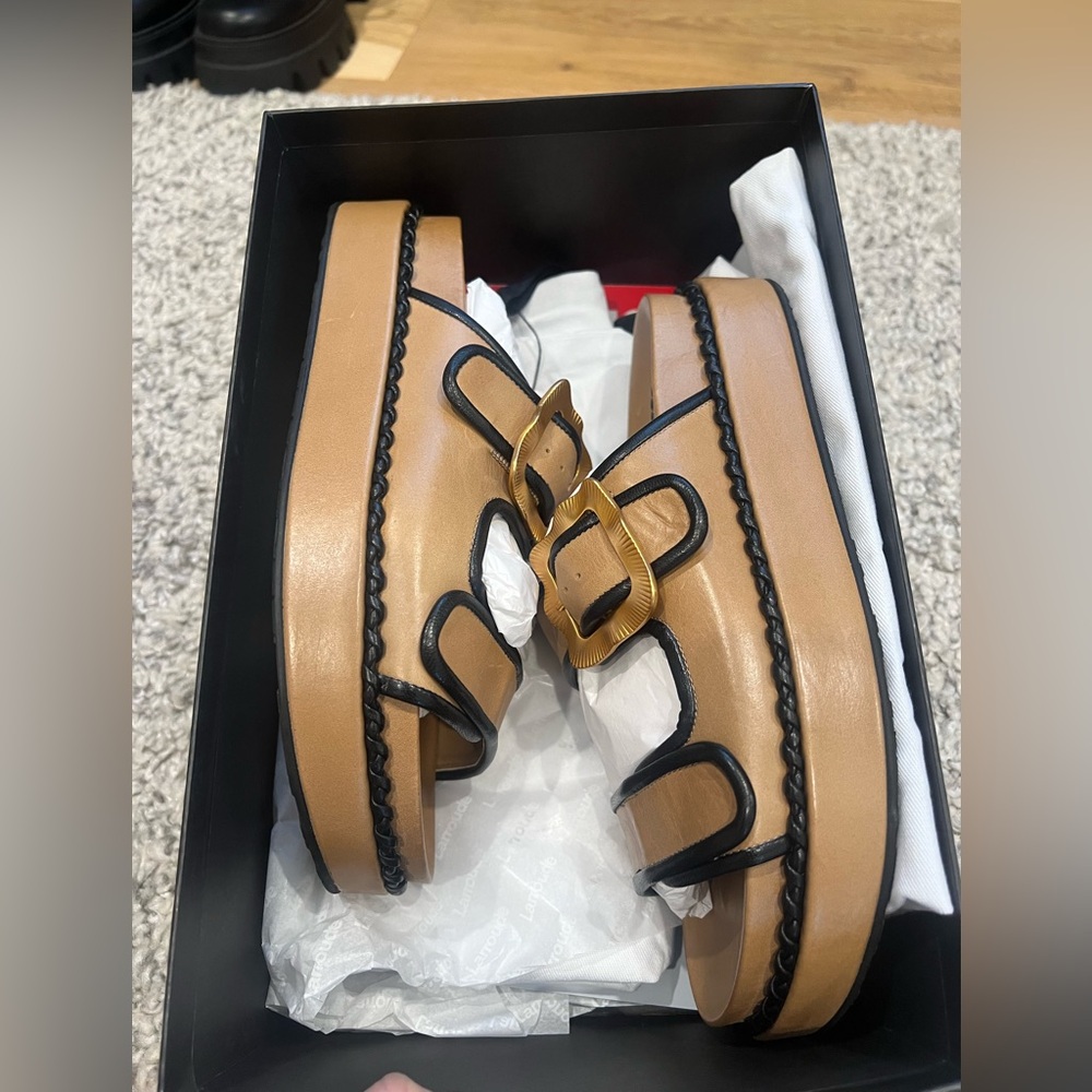 BRAND NEW larroude sandals 6 brown Maui slides